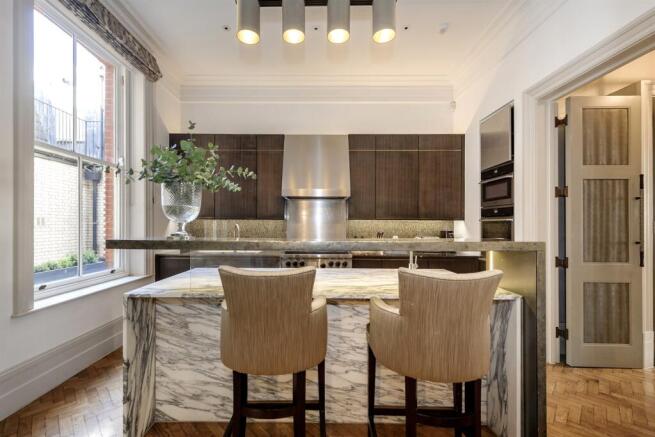 Kitchen breakfast bar with marble island and stools